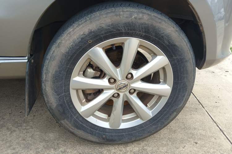 Used Jinbei New Hiace S 2021 1.6L Wealth Model Non-Air-Conditioned Version China VI Standard SWD16M Bus Right Front Wheel Hub