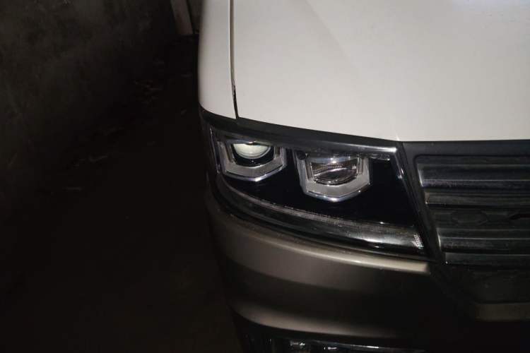 Used Jinbei New Hiace S 2021 1.5L Wealth Van Non-Air-Conditioned Version China VI Standard SWC15M Right Front Headlight