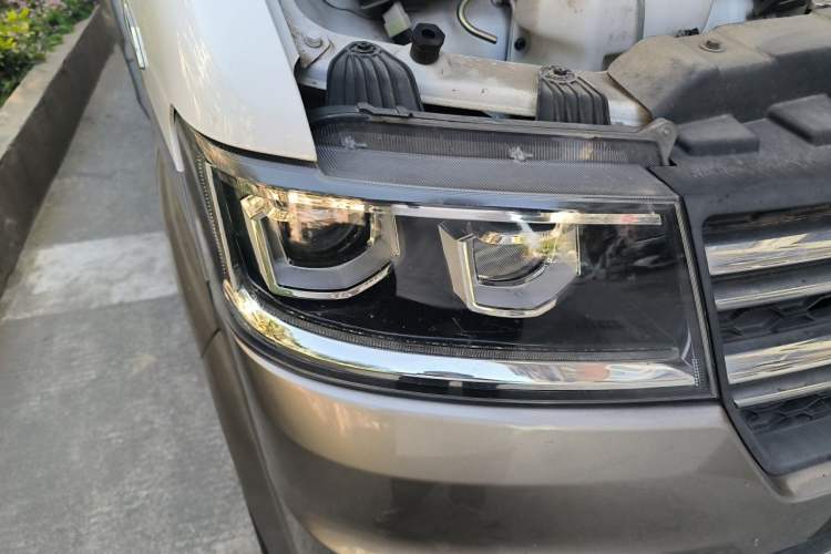 Used Jinbei New Hiace S 2021 1.6L Business Central Air-Conditioned Coach China VI Standard SWD16M Right Front Headlight