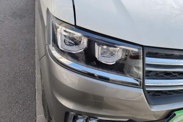 Used Jinbei New Hiace S 2021 1.5L Wealth Model Non-Air-Conditioned Version National VI Standard SWC15M Right Front Headlight