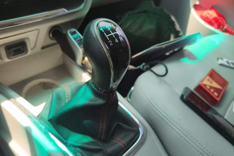 Used Jinbei New Hiace S 2021 1.6L Business Central Air-Conditioned Coach China VI Standard SWD16M Gear Lever
