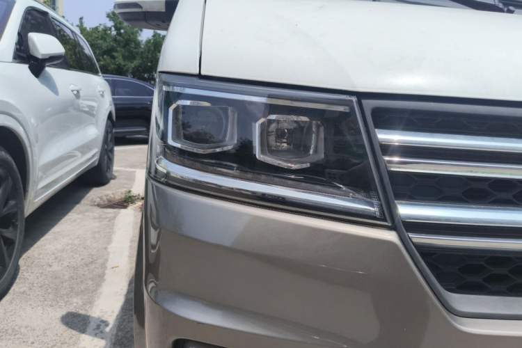 Used Jinbei New Hiace S 2021 1.6L Business Central Air-Conditioned Coach China VI Standard SWD16M Right Front Headlight