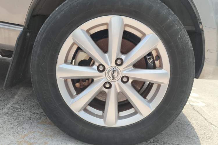 Used Jinbei New Hiace S 2021 1.6L Business Central Air-Conditioned Coach China VI Standard SWD16M Right Front Wheel Hub