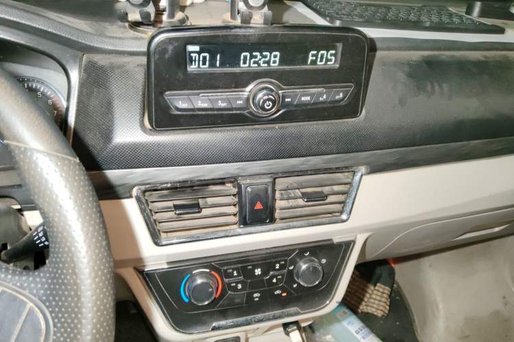 Used Jinbei New Hiace S 2021 1.5L Wealth Model Non-Air-Conditioned Version National VI Standard SWC15M Audio And AC Panel