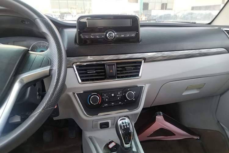 Used Jinbei New Hiace S 2021 1.5L Wealth Model Non-Air-Conditioned Version National VI Standard SWC15M Audio And AC Panel