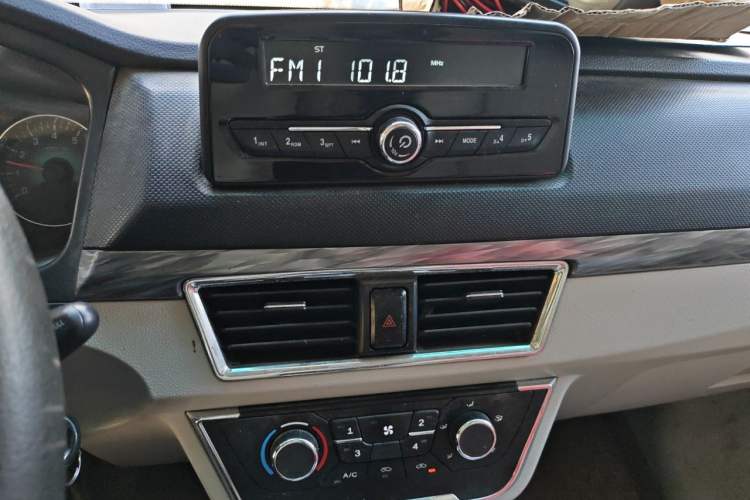 Used Jinbei New Hiace S 2021 1.5L Wealth Van Non-Air-Conditioned Version China VI Standard SWC15M Audio And AC Panel