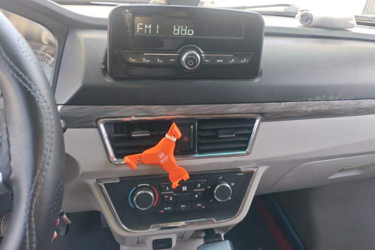 Used Jinbei New Hiace S 2021 1.5L Wealth Van Non-Air-Conditioned Version China VI Standard SWC15M Audio And AC Panel