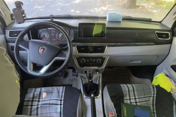 Used Jinbei New Hiace S 2021 1.6L Business Central Air-Conditioned Coach China VI Standard SWD16M Center Console