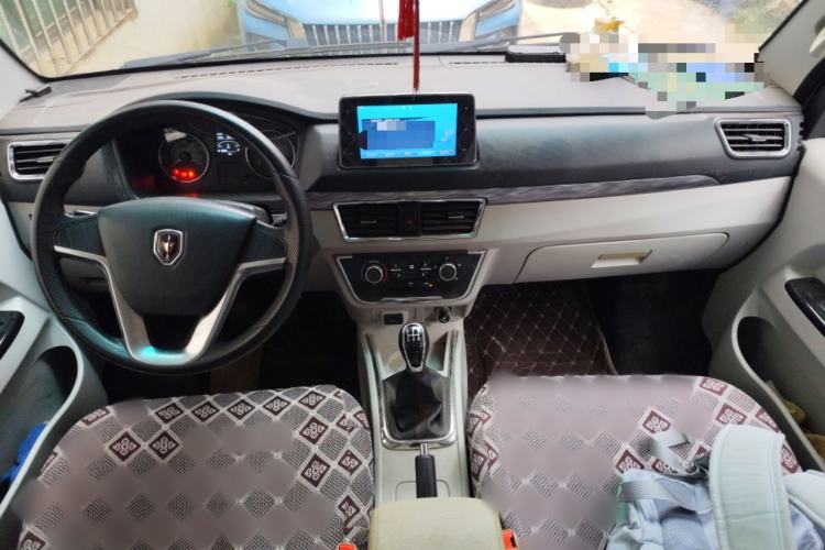 Used Jinbei New Hiace S 2021 1.5L Business-Class Central Air-Conditioned Coach China VI Standard SWC15M Center Console