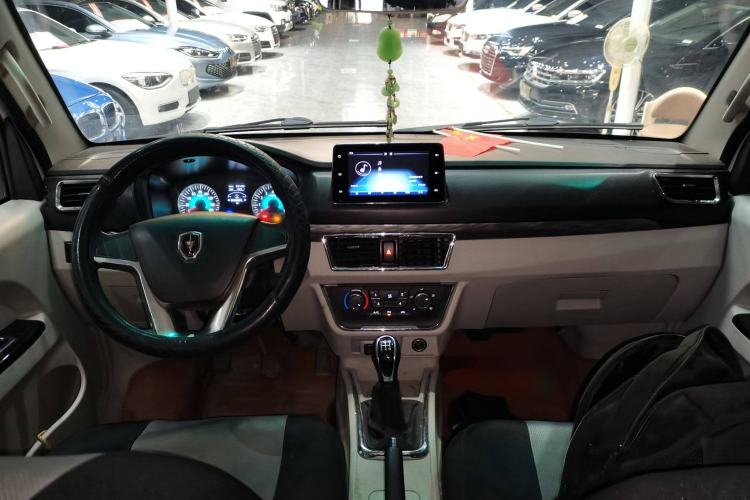 Used Jinbei New Hiace S 2021 1.5L Wealth Model Non-Air-Conditioned Version National VI Standard SWC15M Center Console