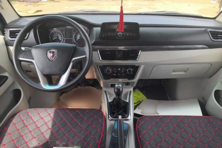 Used Jinbei New Hiace S 2021 1.5L Wealth Central Air-Conditioned Van China VI Standard SWC15M Center Console