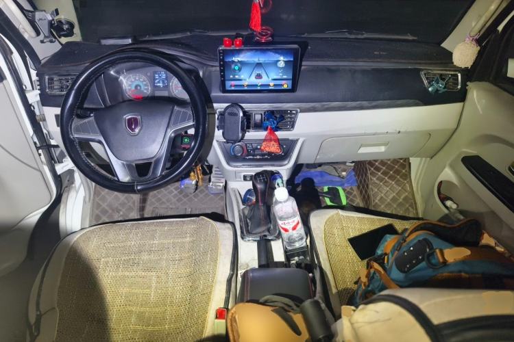 Used Jinbei New Hiace S 2021 1.5L Wealth Central Air-Conditioned Van China VI Standard SWC15M Center Console