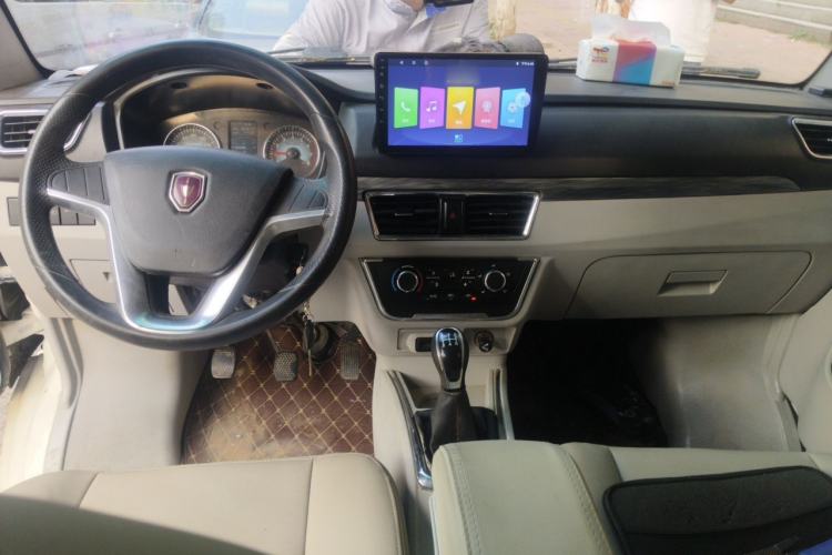 Used Jinbei New Hiace S 2021 1.5L Wealth Van Non-Air-Conditioned Version China VI Standard SWC15M Center Console