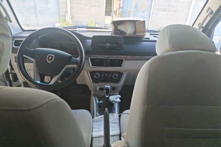 Used Jinbei New Hiace S 2021 1.5L Wealth Van Non-Air-Conditioned Version China VI Standard SWC15M Center Console