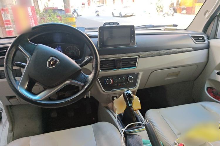 Used Jinbei New Hiace S 2021 1.5L Business Central Air-Conditioned Van China VI Standard SWC15M Center Console