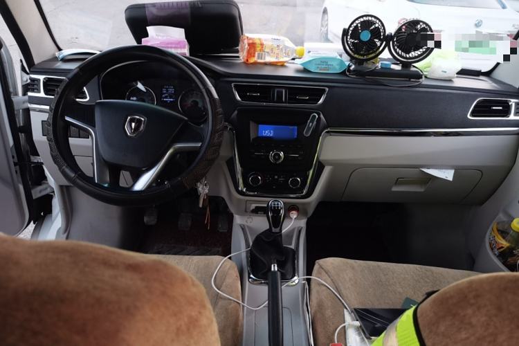 Used Jinbei New Hiace S 2021 1.5L Wealth Van Non-Air-Conditioned Version China VI Standard SWC15M Center Console