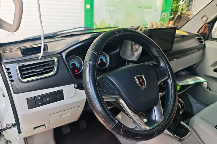 Used Jinbei New Hiace S 2021 1.5L Wealth Van Non-Air-Conditioned Version China VI Standard SWC15M Center Console