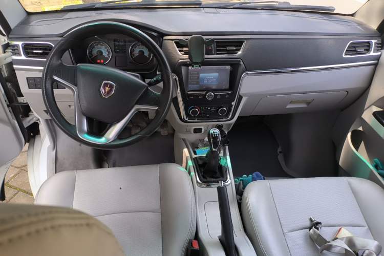 Used Jinbei New Hiace S 2021 1.5L Business-Class Central Air-Conditioned Coach China VI Standard SWC15M Center Console