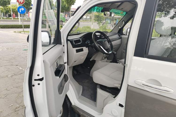 Used Jinbei New Hiace S 2021 1.5L Wealth Central Air-Conditioned Bus China VI Standard Model SWC15M Driver Seat