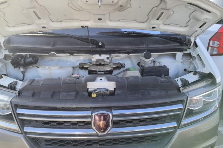 Used Jinbei New Hiace S 2021 1.6L Business Central Air-Conditioned Coach China VI Standard SWD16M Engine Bay