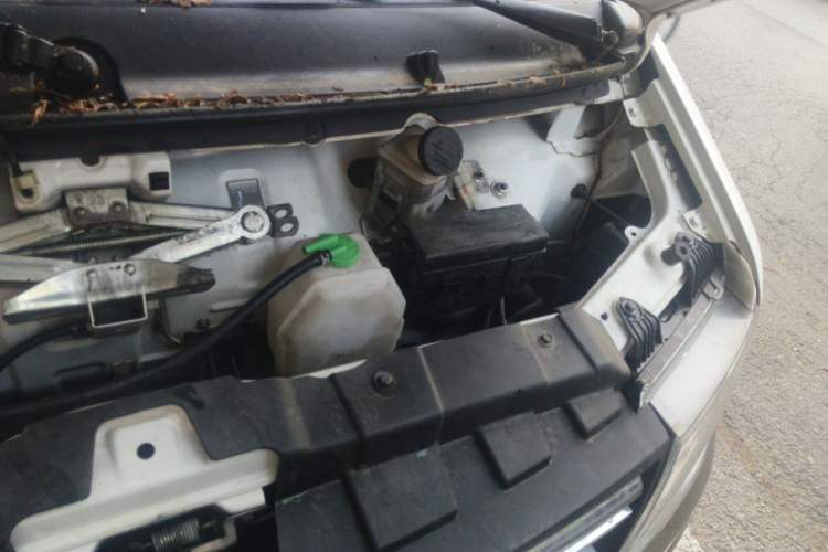 Used Jinbei New Hiace S 2021 1.5L Wealth Van Non-Air-Conditioned Version China VI Standard SWC15M Engine Bay Left