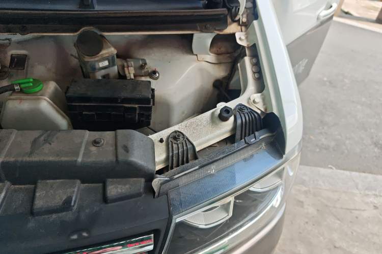 Used Jinbei New Hiace S 2021 1.5L Wealth Van Non-Air-Conditioned Version China VI Standard SWC15M Engine Bay Left