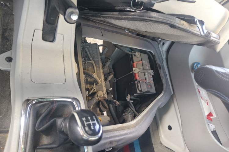 Used Jinbei New Hiace S 2021 1.5L Wealth Van Non-Air-Conditioned Version China VI Standard SWC15M Engine Bay Left