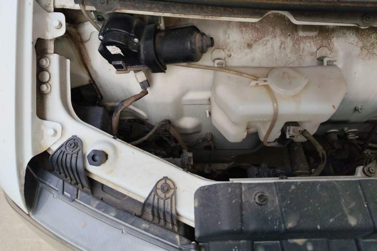 Used Jinbei New Hiace S 2021 1.5L Business-Class Central Air-Conditioned Coach China VI Standard SWC15M Engine Bay Right