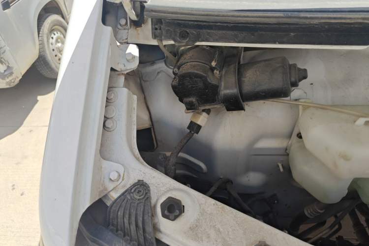 Used Jinbei New Hiace S 2021 1.5L Wealth Model Non-Air-Conditioned Version National VI Standard SWC15M Engine Bay Right