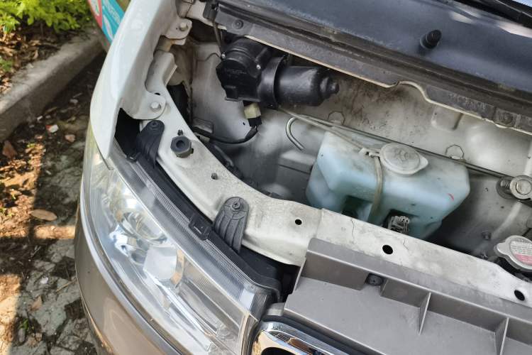 Used Jinbei New Hiace S 2021 1.5L Wealth Central Air-Conditioned Bus China VI Standard Model SWC15M Engine Bay Right