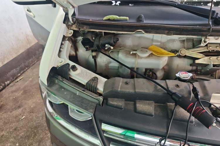Used Jinbei New Hiace S 2021 1.5L Wealth Van Non-Air-Conditioned Version China VI Standard SWC15M Engine Bay Right