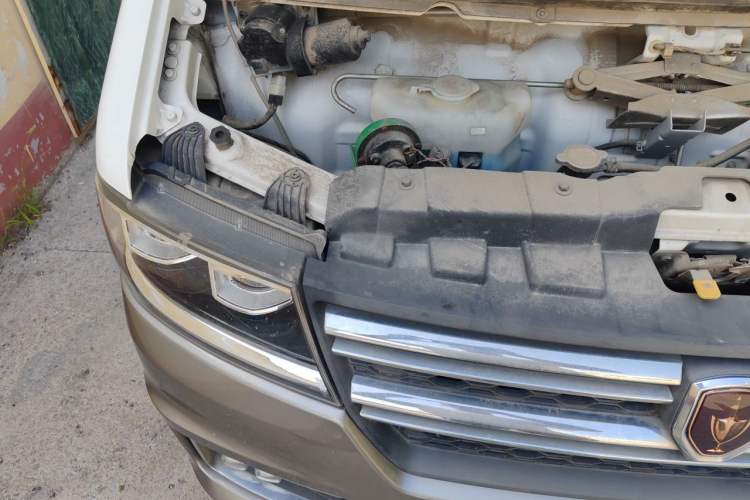 Used Jinbei New Hiace S 2021 1.5L Wealth Model Non-Air-Conditioned Version National VI Standard SWC15M Engine Bay Right