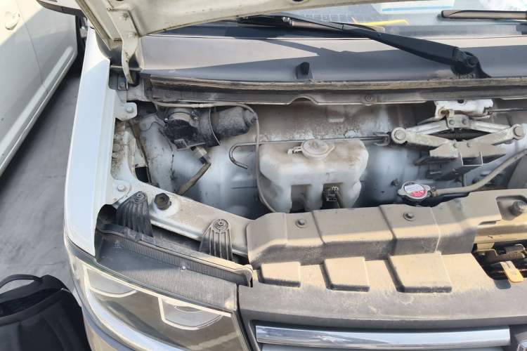 Used Jinbei New Hiace S 2021 1.5L Wealth Model Non-Air-Conditioned Version National VI Standard SWC15M Engine Bay Right