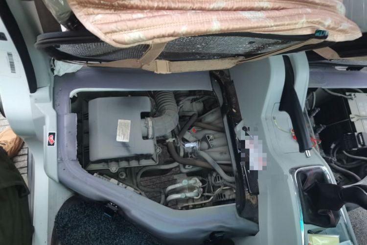 Used Jinbei New Hiace S 2021 1.5L Wealth Model Non-Air-Conditioned Version National VI Standard SWC15M Engine Bay Right