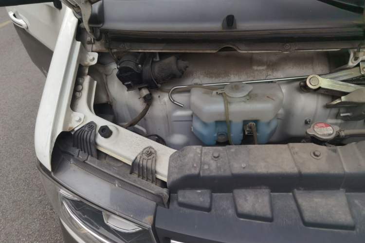 Used Jinbei New Hiace S 2021 1.5L Wealth Model Non-Air-Conditioned Version National VI Standard SWC15M Engine Bay Right