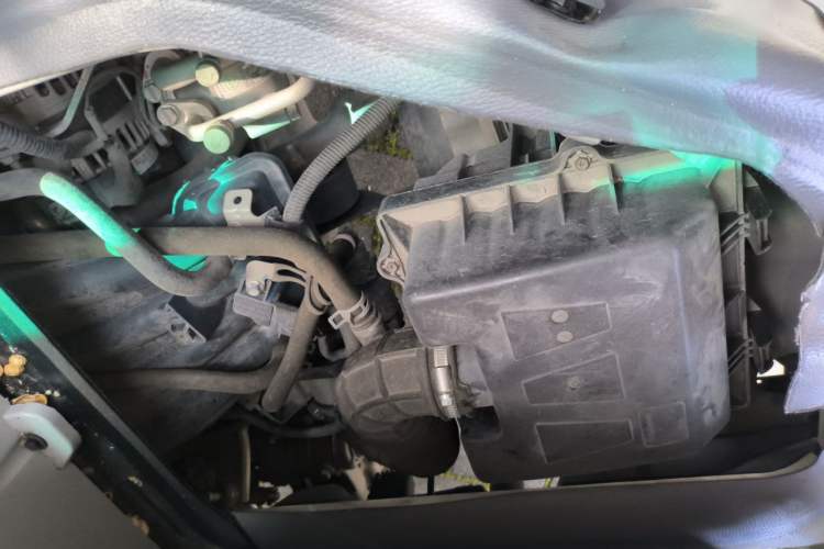 Used Jinbei New Hiace S 2021 1.5L Business-Class Central Air-Conditioned Coach China VI Standard SWC15M Engine Bay Right