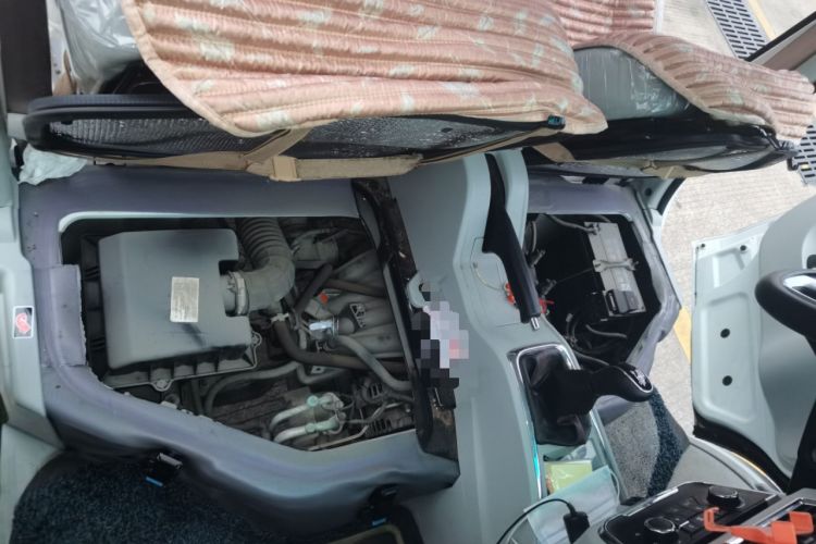 Used Jinbei New Hiace S 2021 1.5L Wealth Model Non-Air-Conditioned Version National VI Standard SWC15M Engine Bay