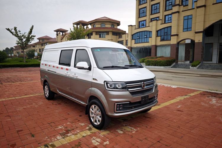 Used Jinbei New Hiace S 2021 1.5L Business Central Air-Conditioned Van China VI Standard SWC15M Exterior 2