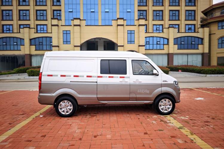Used Jinbei New Hiace S 2021 1.5L Business Central Air-Conditioned Van China VI Standard SWC15M Exterior 3