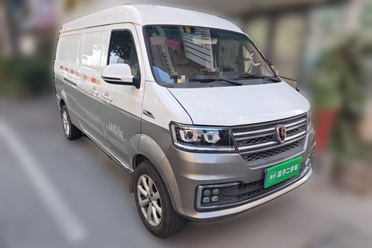 Used Jinbei New Hiace S 2021 1.5L Business Central Air-Conditioned Van China VI Standard SWC15M Front Right 45 Deg