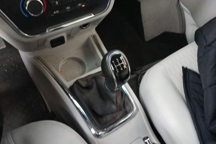Used Jinbei New Hiace S 2021 1.6L Wealth Central Air-Conditioned Van China VI Standard SWD16M Gear Lever