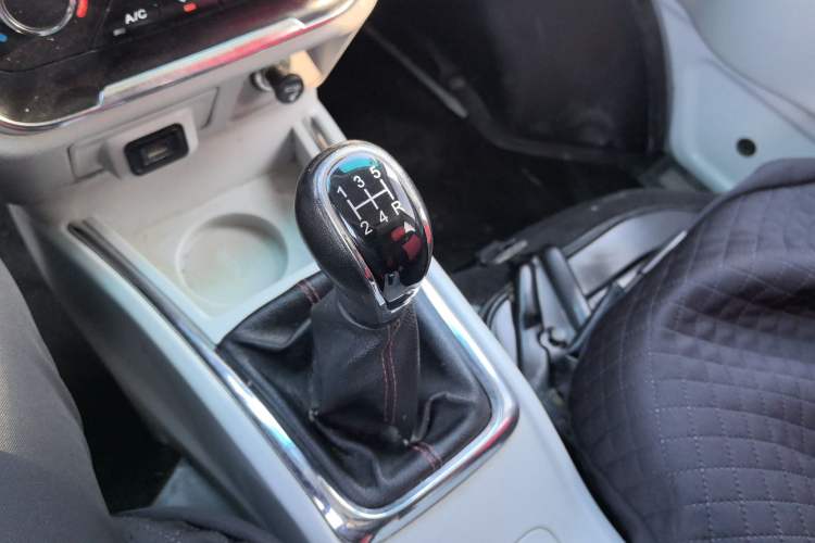 Used Jinbei New Hiace S 2021 1.6L Business Central Air-Conditioned Coach China VI Standard SWD16M Gear Lever