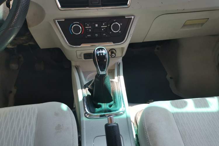 Used Jinbei New Hiace S 2021 1.5L Wealth Central Air-Conditioned Bus China VI Standard Model SWC15M Gear Lever