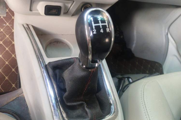 Used Jinbei New Hiace S 2021 1.5L Wealth Van Non-Air-Conditioned Version China VI Standard SWC15M Gear Lever