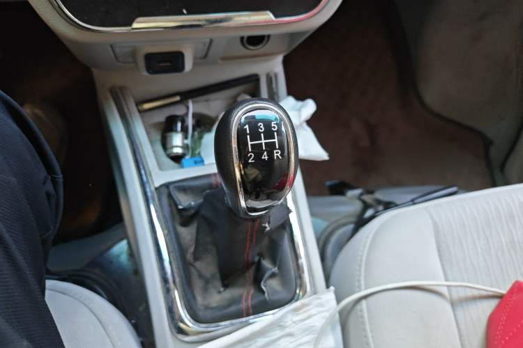 Used Jinbei New Hiace S 2021 1.5L Wealth Van Non-Air-Conditioned Version China VI Standard SWC15M Gear Lever