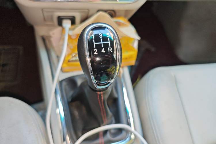 Used Jinbei New Hiace S 2021 1.5L Business Central Air-Conditioned Van China VI Standard SWC15M Gear Lever