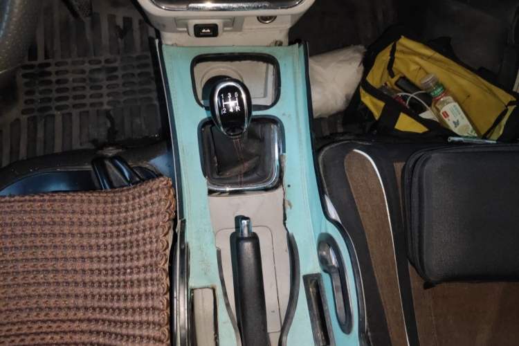Used Jinbei New Hiace S 2021 1.5L Business-Grade Bus Non-Air-Conditioned Version China VI Standard SWC15M Gear Lever