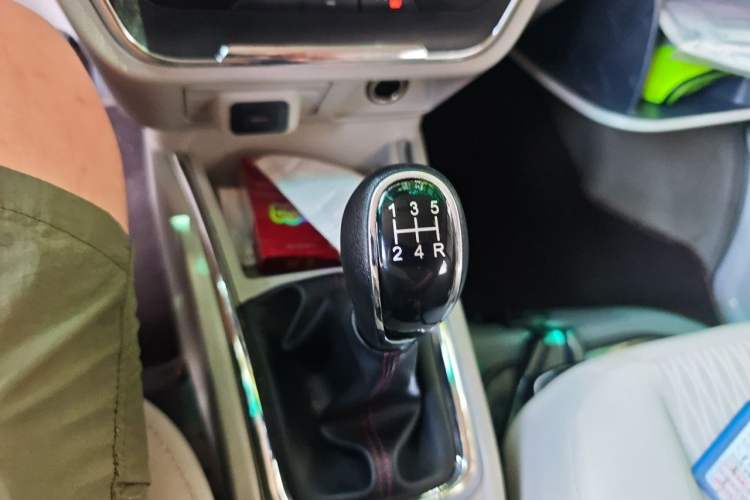 Used Jinbei New Hiace S 2021 1.5L Wealth Van Non-Air-Conditioned Version China VI Standard SWC15M Gear Lever