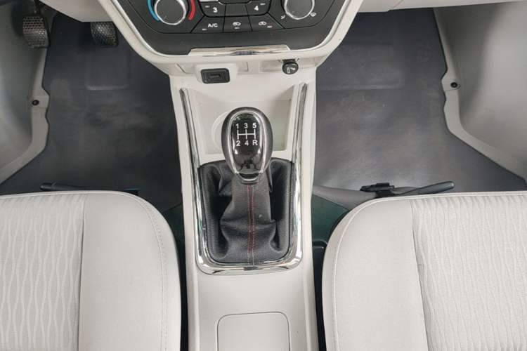 Used Jinbei New Hiace S 2021 1.5L Wealth Central Air-Conditioned Bus China VI Standard Model SWC15M Gear Lever