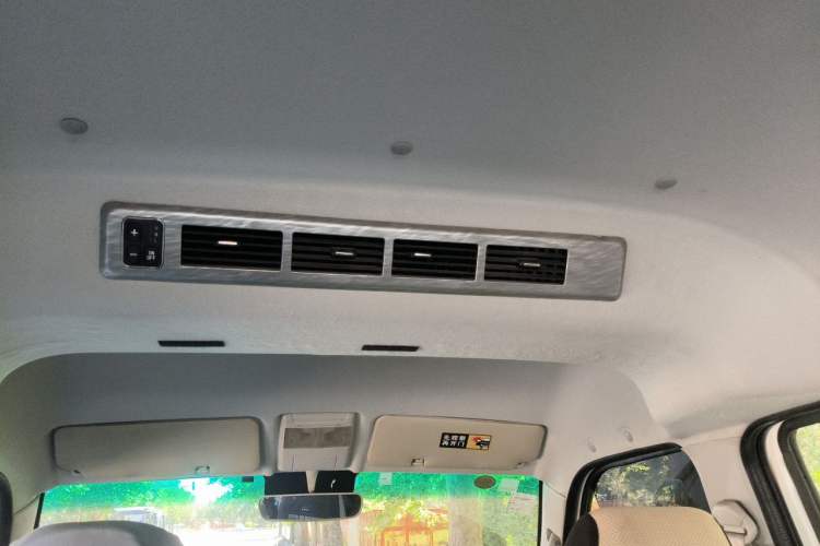 Used Jinbei New Hiace S 2021 1.6L Business Central Air-Conditioned Coach China VI Standard SWD16M Headliner